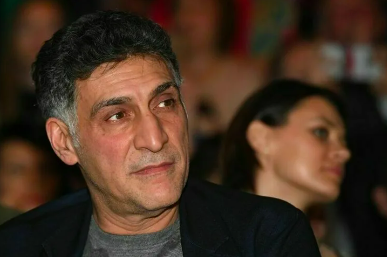 Фото Надежда на чудо. Что известно о впавшем в кому Тигране Киосаяне на 22 июля? Состояние режиссёра, карьера, личная жизнь, скандалы 3 - Сиб.ФМ Фото Надежда на чудо. Что известно о впавшем в кому Тигране Киосаяне на 22 июля? Состояние режиссёра, карьера, личная жизнь, скандалы 3